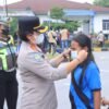 Lindungi Generasi Muda Dari Kabut Asap, Kapolres Samosir Bagikan Masker Gratis
