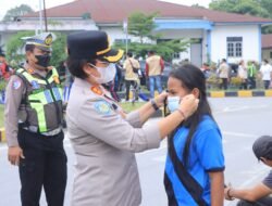Lindungi Generasi Muda Dari Kabut Asap, Kapolres Samosir Bagikan Masker Gratis